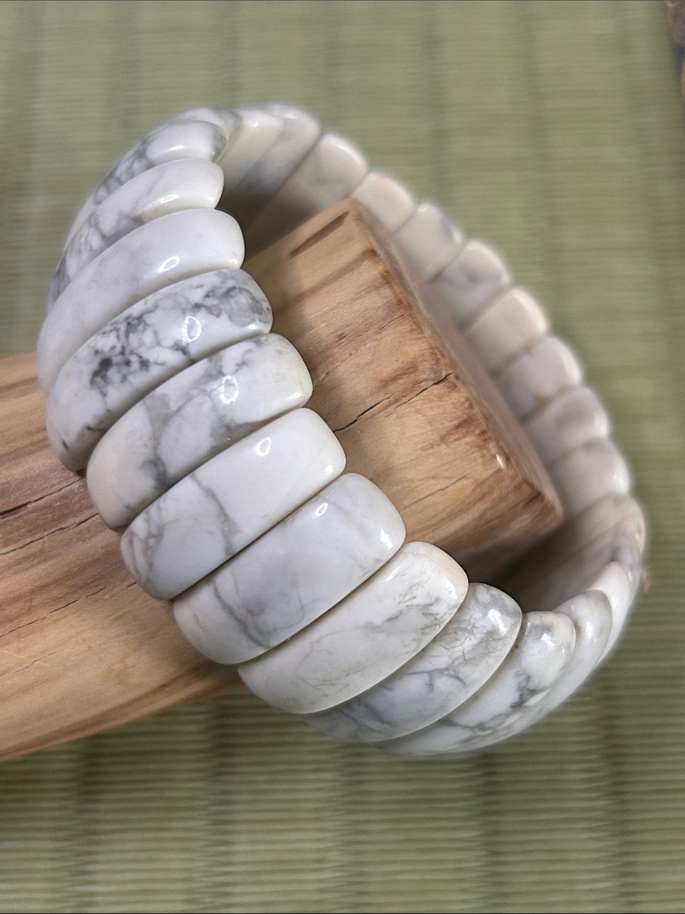 Hand Crafted White and Gray Marble Veining Magnesite Bar Bead Stretch Bracelet